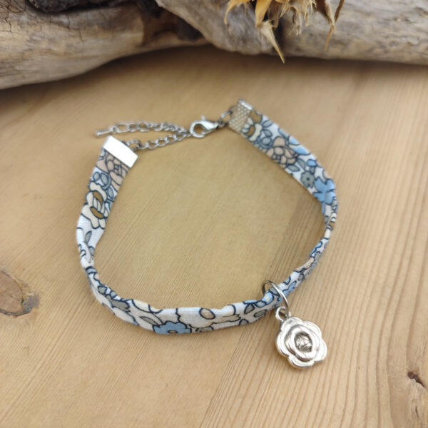 Bracelet Camel et bleu avec breloque fleur