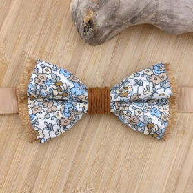 Noeud papillon en liège avec tissu fleurs camel et bleu
