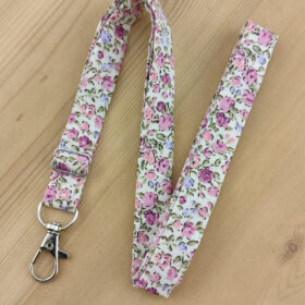 Dragonne porte badge / clés tissu motifs rose