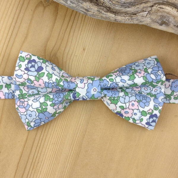 Nœud papillon double à fleurs