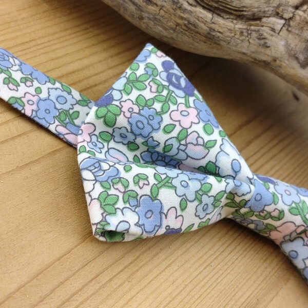 Nœud papillon à fleurs