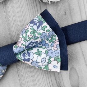 Nœud papillon à fleurs sur base bleue marine
