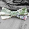 Nœud papillon vert à fleurs