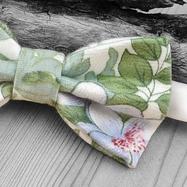 Nœud papillon vert à fleurs
