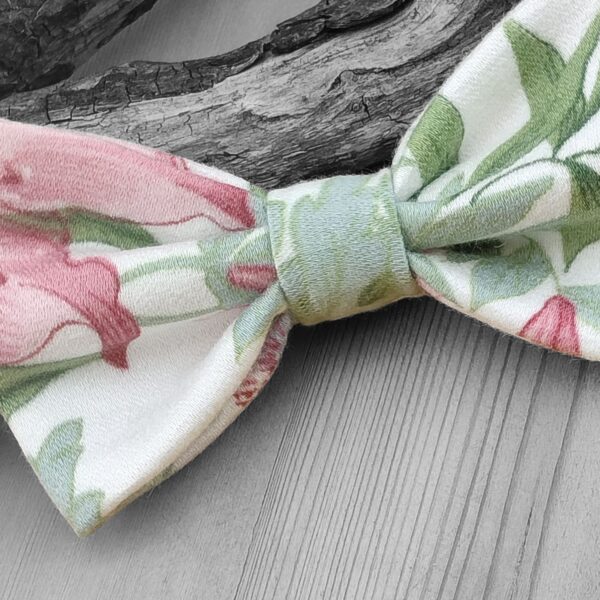 Nœud papillon fleur et feuillage
