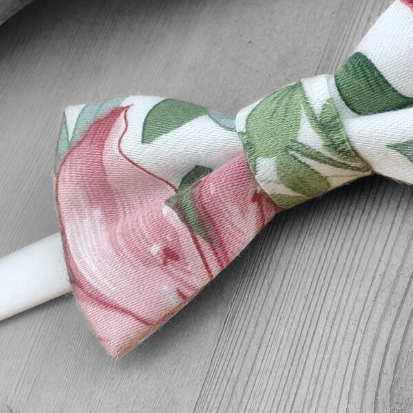 Noeud papillon fleur et feuillage