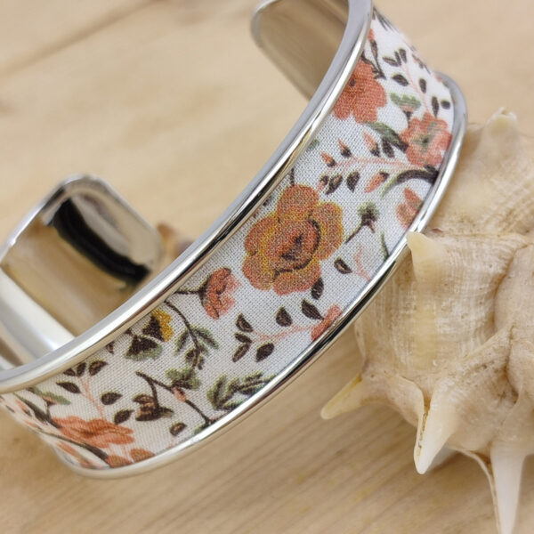 Bracelet manchette laiton et tissu orange brûlée