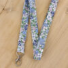 Dragonne porte badge / clés fleurs Sakura bleu