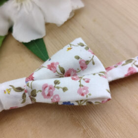 Nœud papillon à fleurs roses et bleues