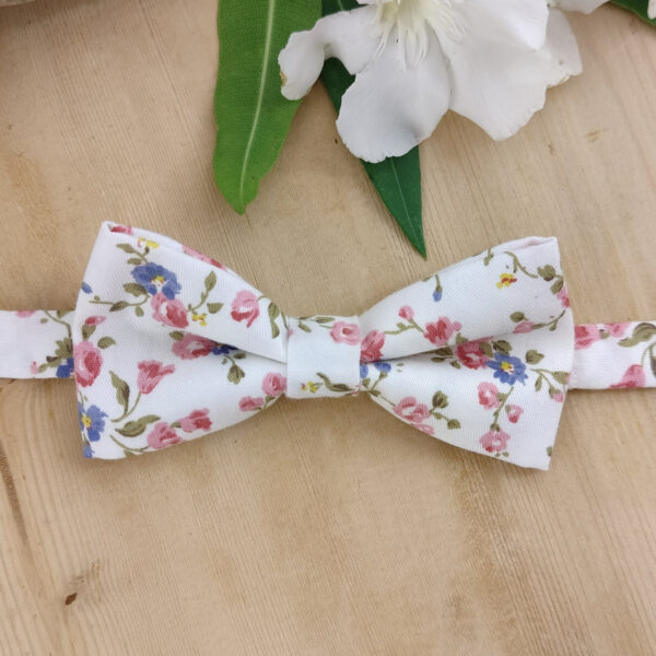 Noeud papillon enfant à fleurs roses et bleues