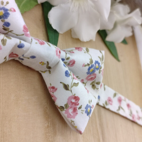 Noeud papillon enfant à fleurs roses et bleues