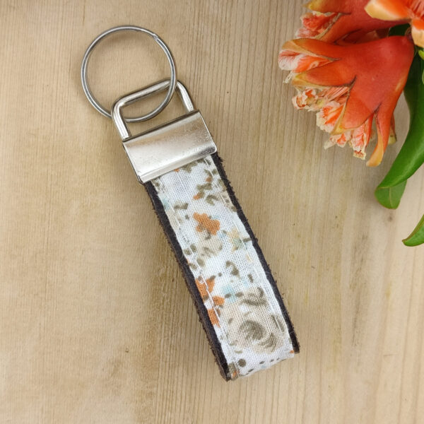 Porte clés cuir et tissu terracotta à fleurs