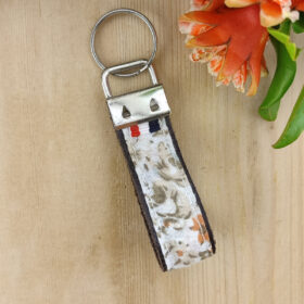 Porte clés cuir et tissu terracotta à fleurs
