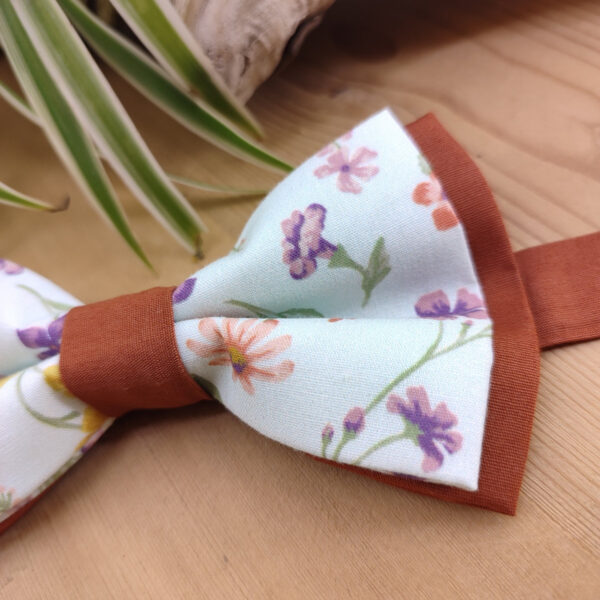 Nœud papillon fleurs vert tendre et Terracotta/noisette
