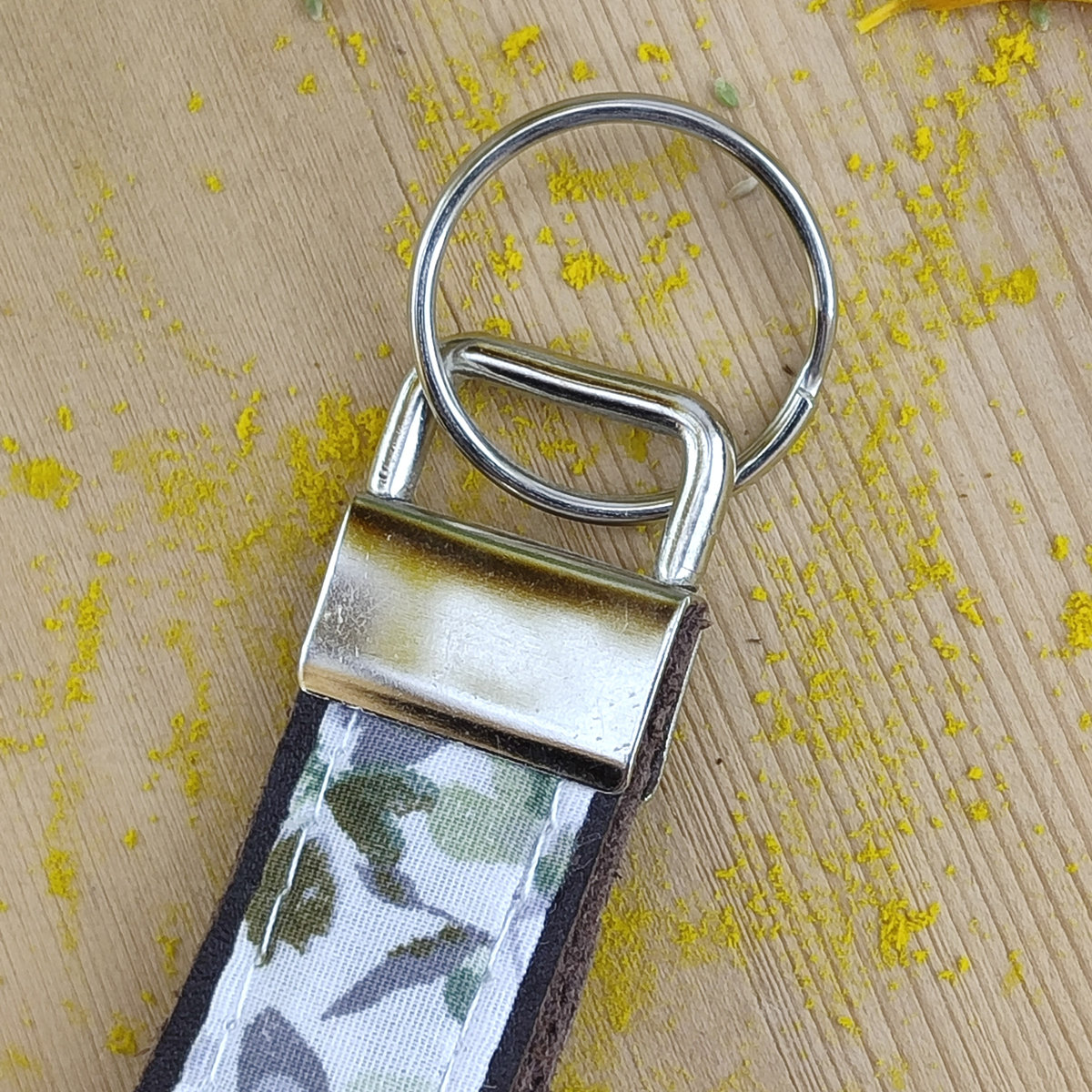 Porte clés cuir et tissu fleuri vert