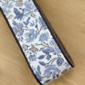 Porte clés cuir et tissu Liberty bleu