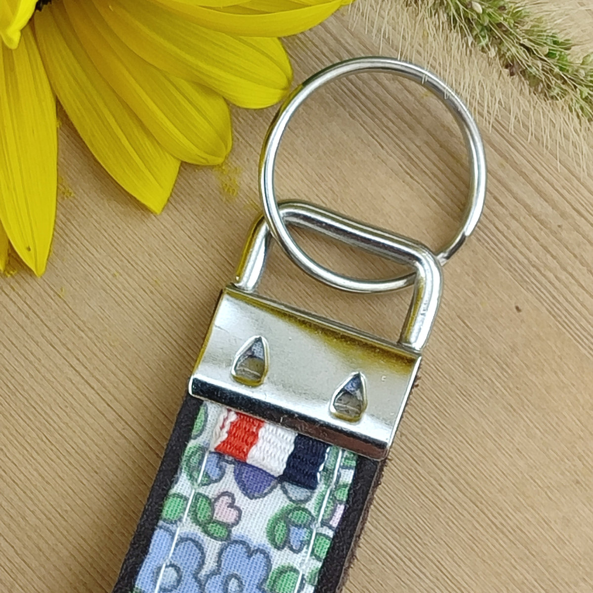 Porte clés cuir et tissu à fleurs