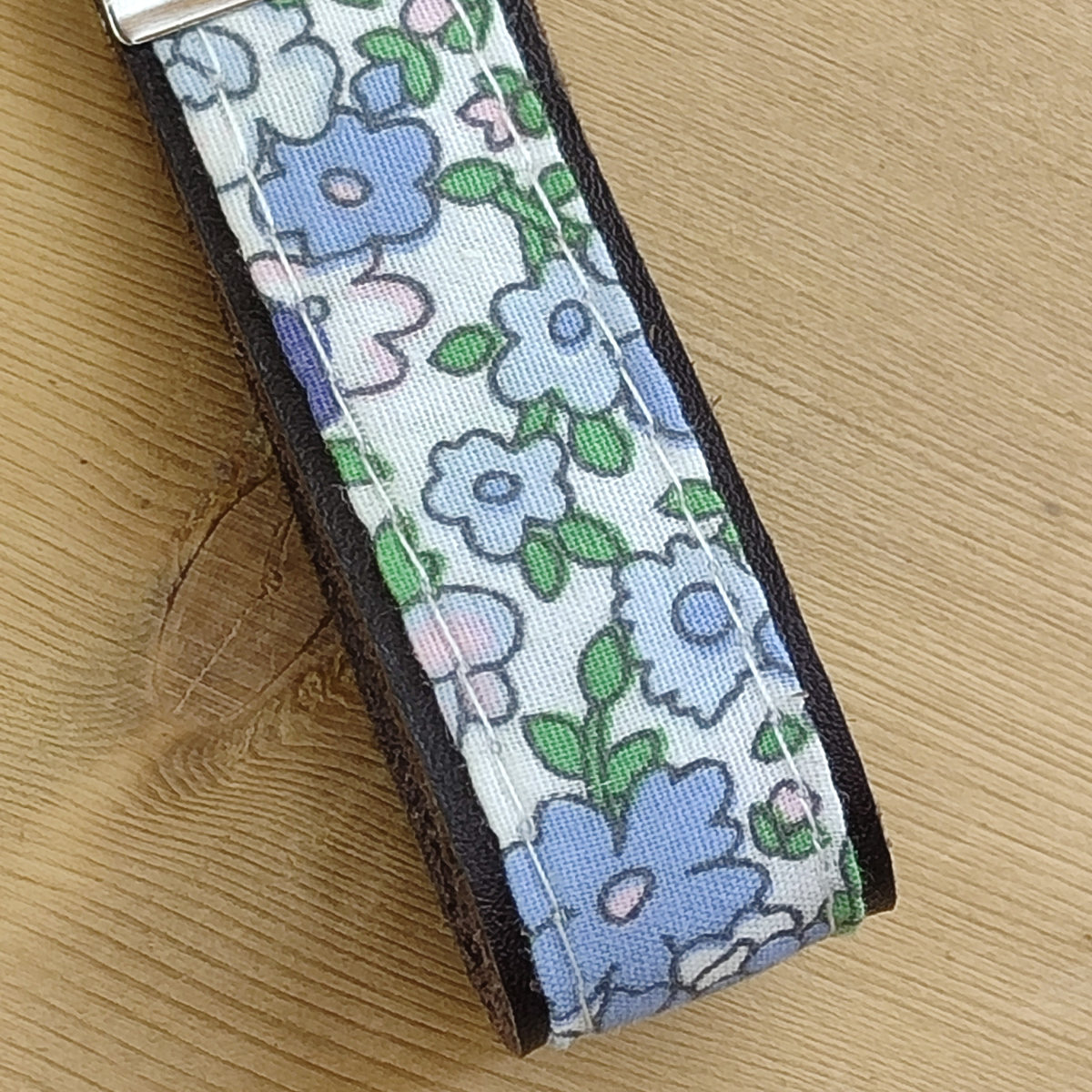 Porte clés cuir et tissu à fleurs
