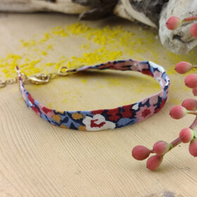 Bracelet tissu bordeaux à fleurs