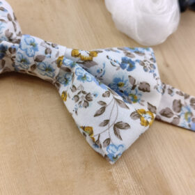 Nœud papillon à fleurs bleues