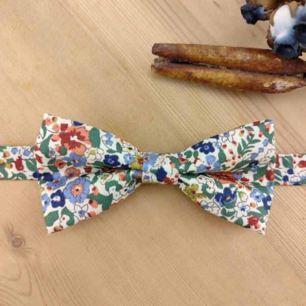 Noeud papillon fleuri bleu, terracotta et vert