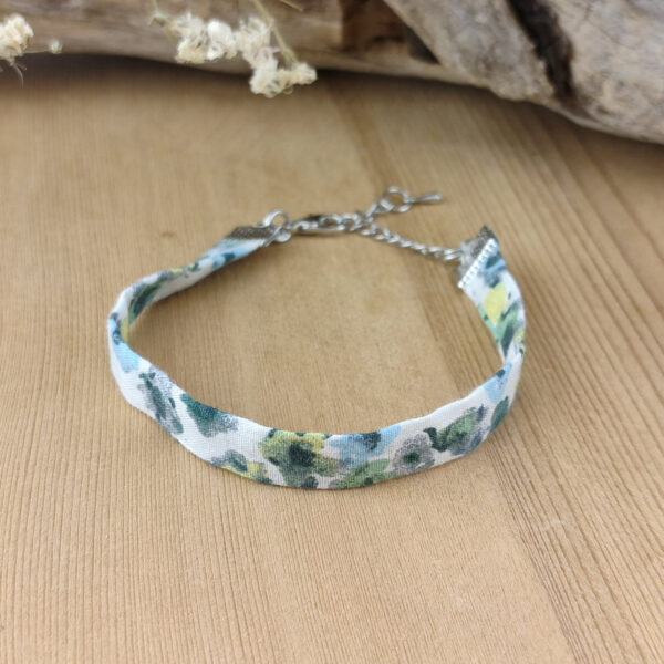 Bracelet tissu fleuri vert