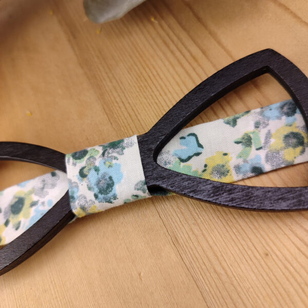 Noeud papillon bois et tissu floral vert