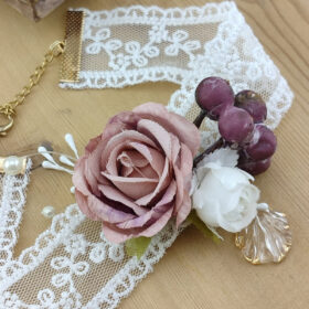 Collier dentelle et fleur vieux rose