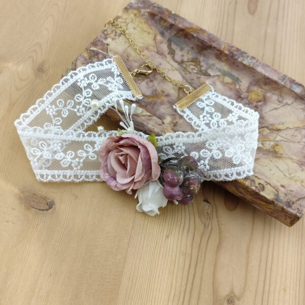 Collier dentelle et fleur vieux rose