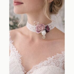 Collier dentelle et fleur vieux rose