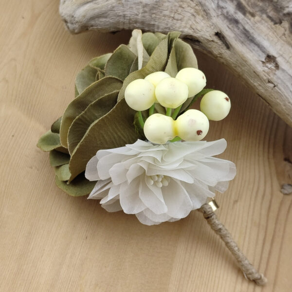 Boutonnière fleur kaki clair et ivoire