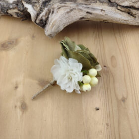 Boutonnière fleur kaki clair et ivoire