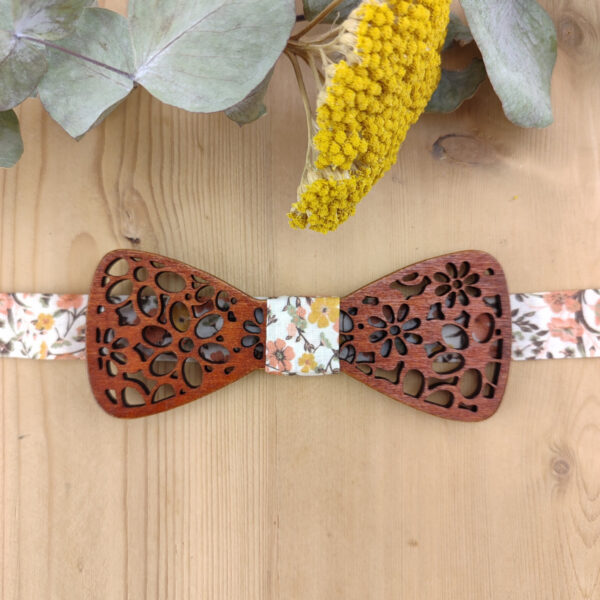 Noeud papillon bois ajouré et tissu orange brûlée