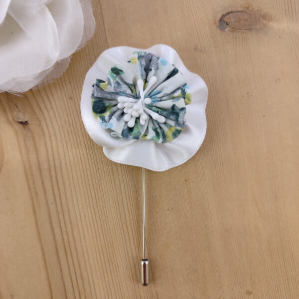 Boutonnière tissu floral vert