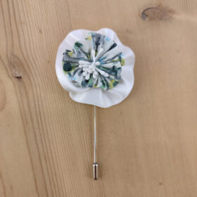 Boutonnière tissu floral vert
