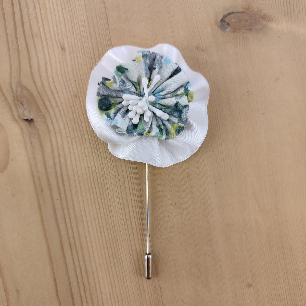 Boutonnière tissu floral vert