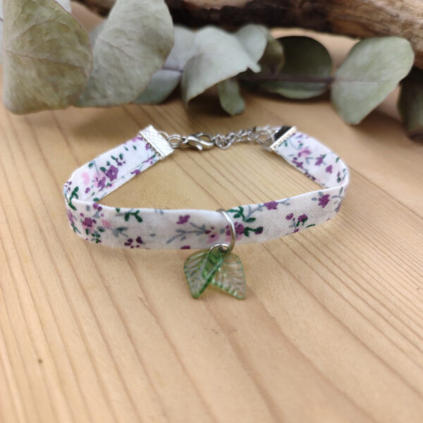 Bracelet tissu Liberty violet avec feuillage résine