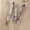 Dragonne porte badge / clés floral