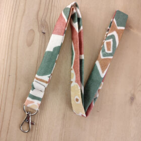 Dragonne porte badge / clés aux motifs abstraits