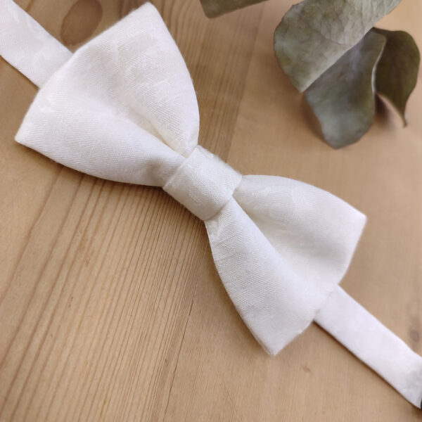 Noeud papillon ivoire façonné pour enfant