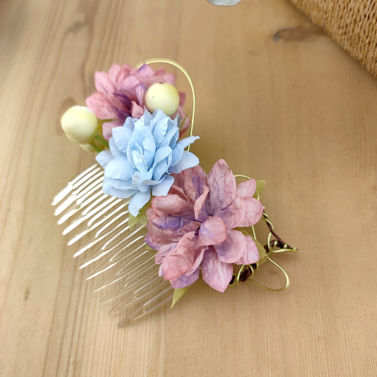 Peigne à cheveux fleurs rose et bleue