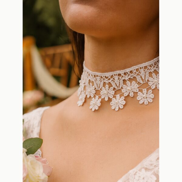 Collier dentelle perlée