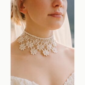 Collier dentelle perlée
