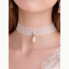 Collier dentelle avec goutte d'eau