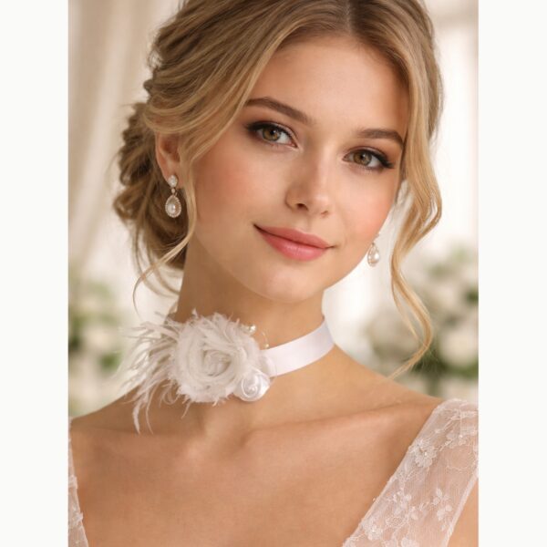 Collier fleurs et plumes
