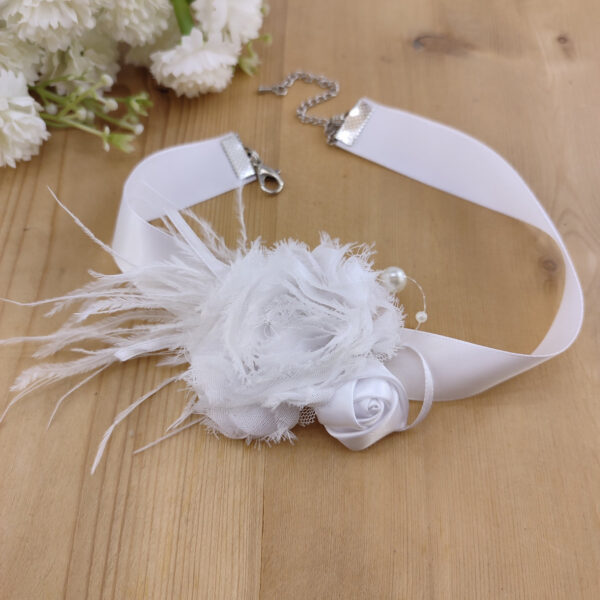 Collier fleurs et plumes