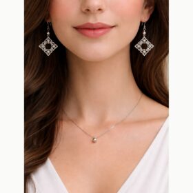 Boucles d'oreilles filigrane carré argenté