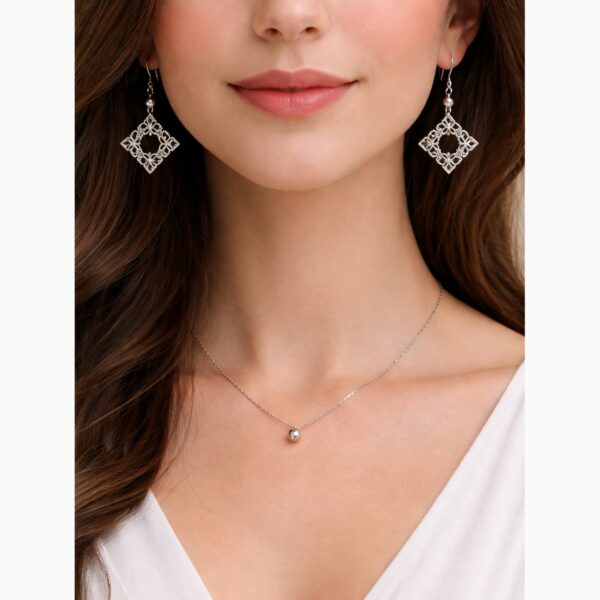Boucles d'oreilles filigrane carré argenté