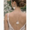 Parrure collier de dos et boucle d'oreilles fleurs et perles