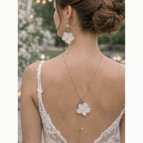 Parrure collier de dos et boucle d'oreilles fleurs et perles